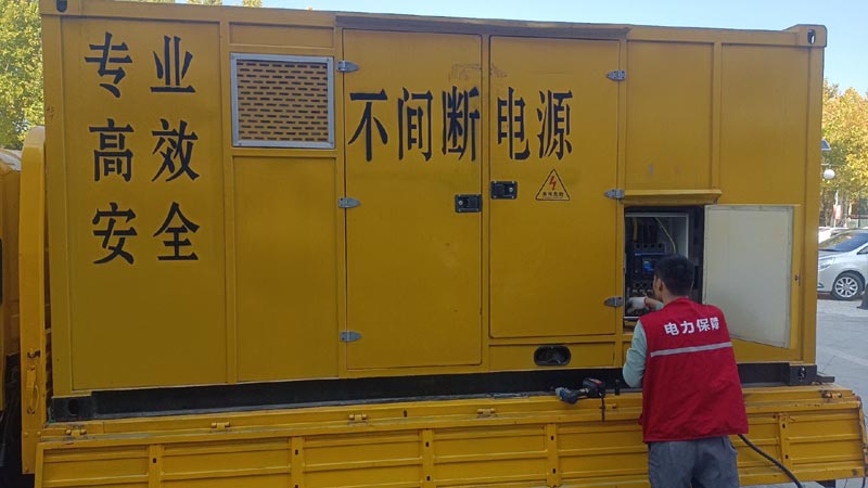 南华柴油发电机组和UPS电源配合使用时，如何避免切换过程中的电力中断？