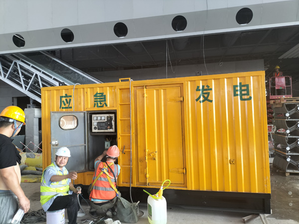 南华怎样判断空气滤清器是否需要更换？